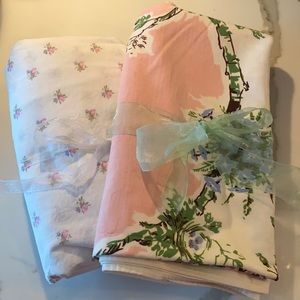 BEAUTIFUL PASTAL FLORAL TABLE CLOTH 52” x 47” 1930/40’s VINTAGE